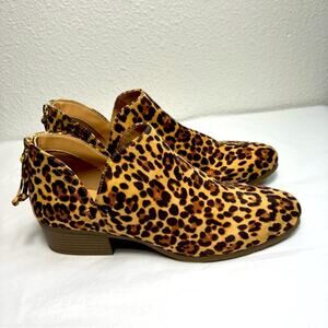 Kenneth Cole side skip suede‎ leopard print ankle boots size 9 NWOT booties work